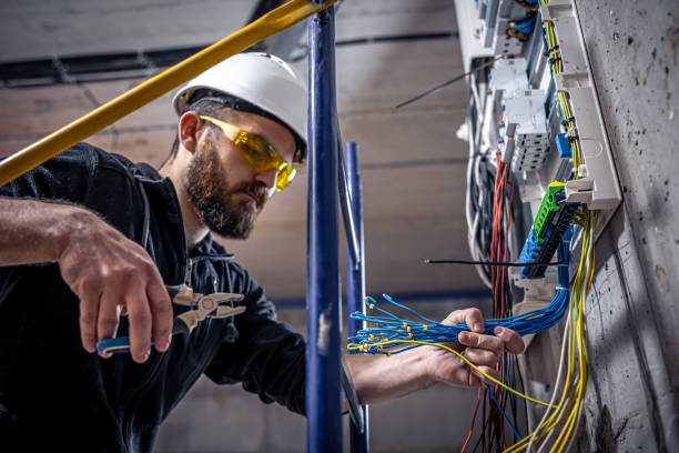 Electrical Outlet Repair in Huntington Woods, MI